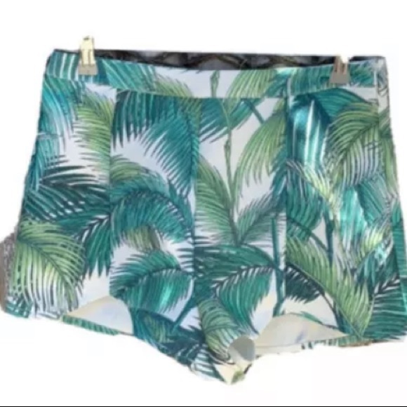 MINKPINK Palm fronds banana leaf shorts M - Picture 2 of 14
